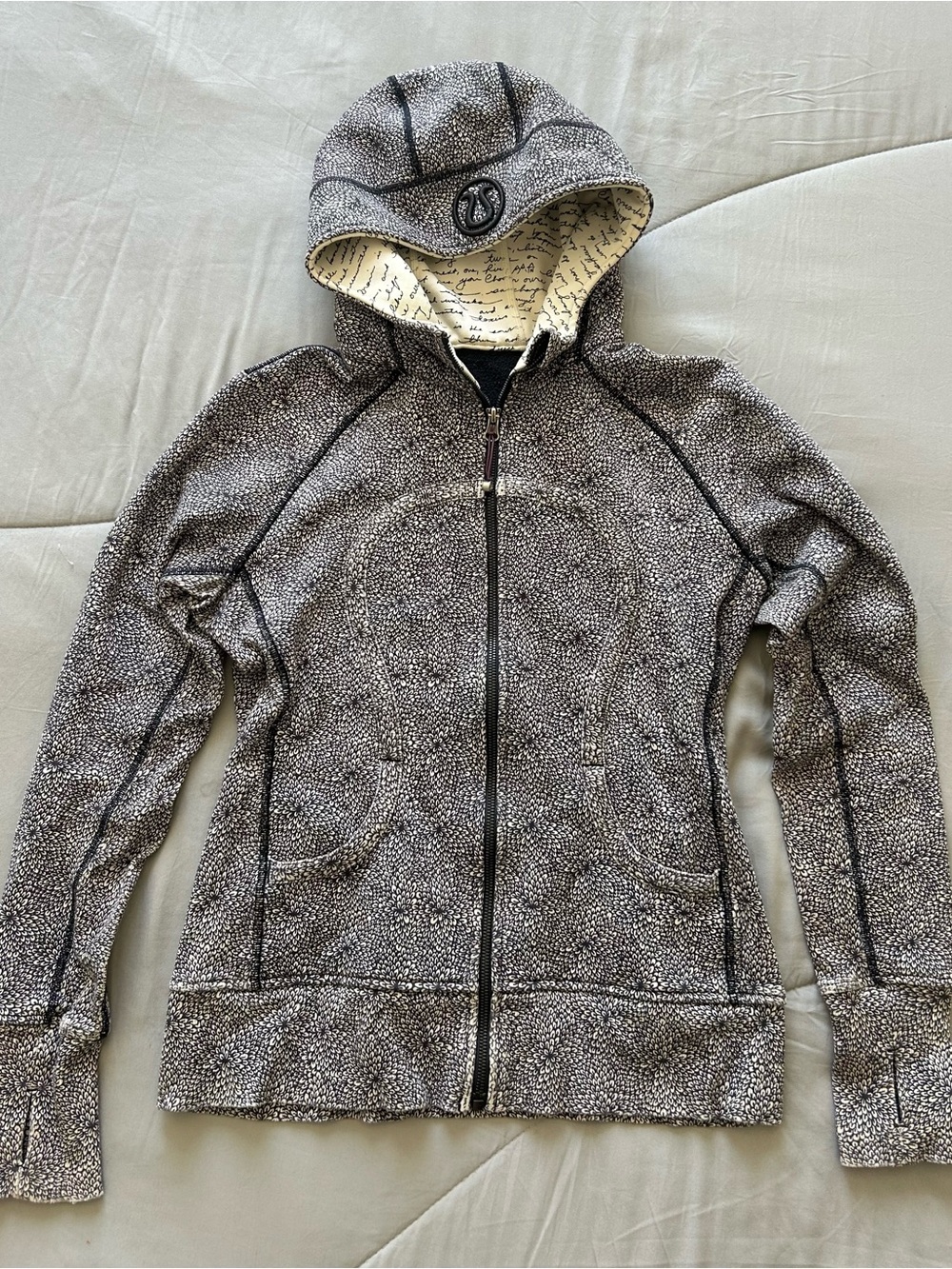 Vintage Lululemon Athletica Scuba Hoodie dark grey/cream manifesto leaf print 8